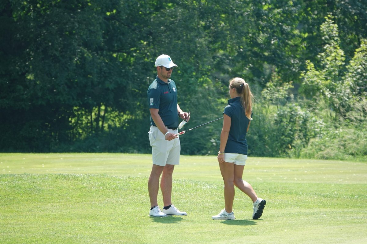 Einsteiger beim Golftraining mit Jakob Voß